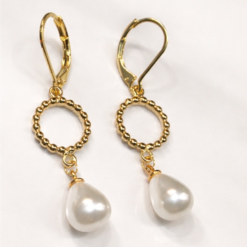 Elegant Gold and Pearl Drop Earrings